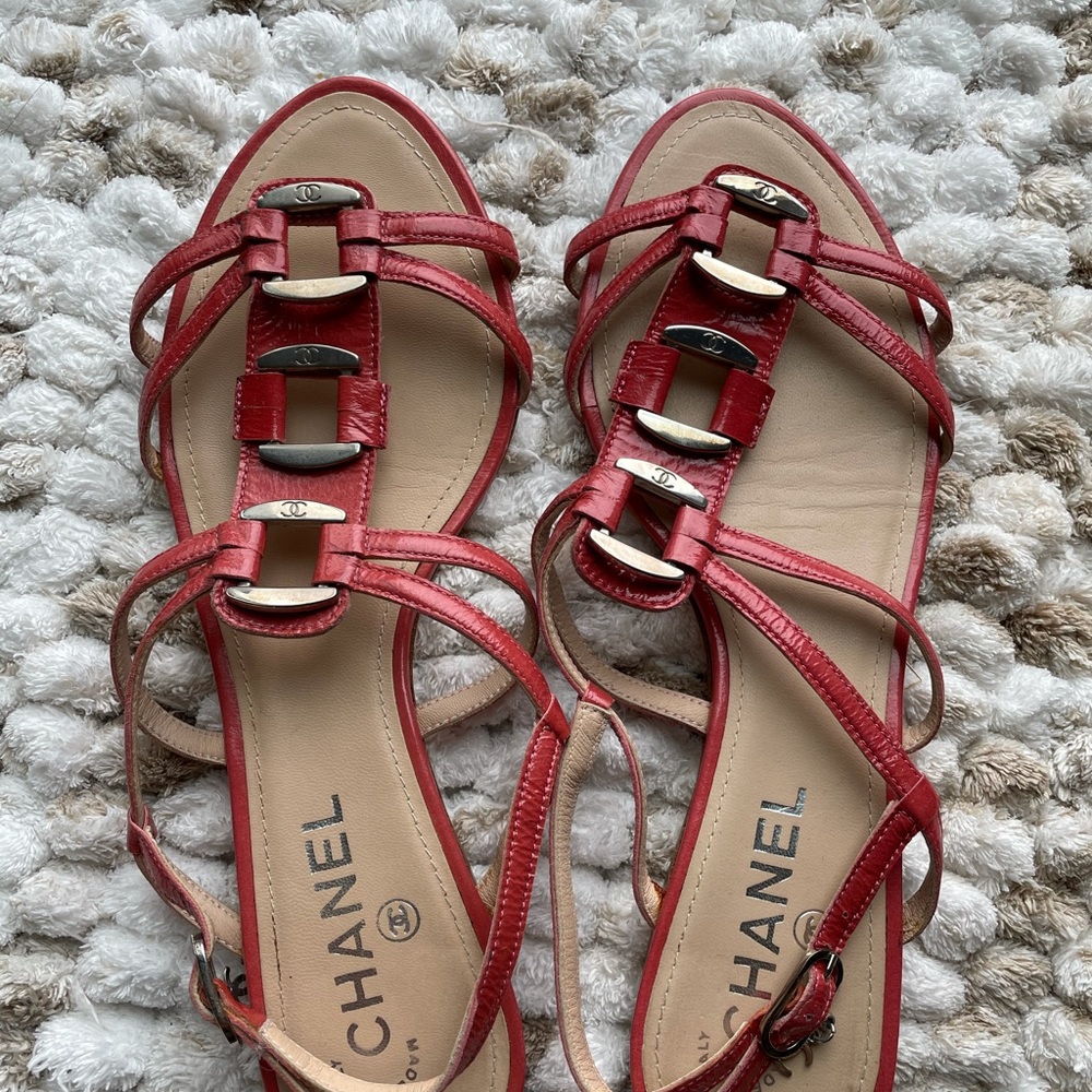 Chanel pink patent leather sandals size 38.5